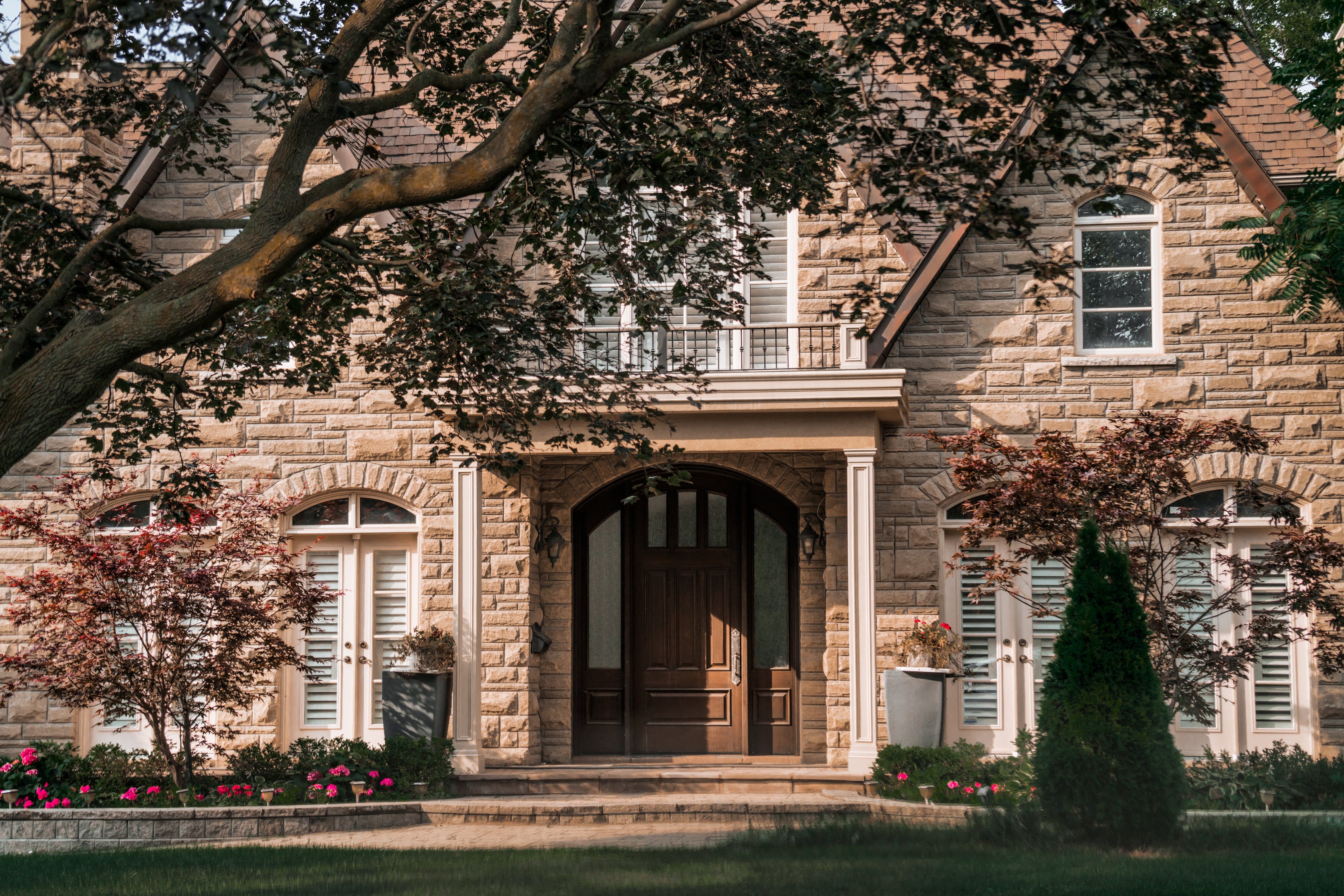 types of trusts - front view of a large stone house
